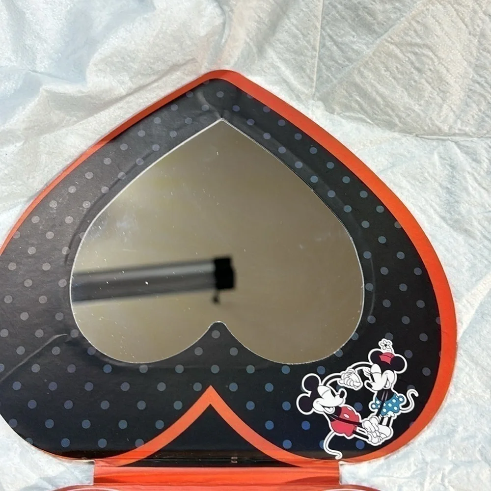 Disney  Mickey & Minnie Mouse - Heart Shaped Eyeshadow Palette With Mirror